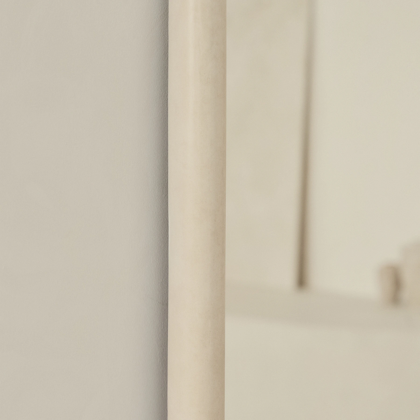 Übergroßer Ganzkörperspiegel mit gewölbtem Betonrahmen – 190 x 100 cm (Abverkauf)